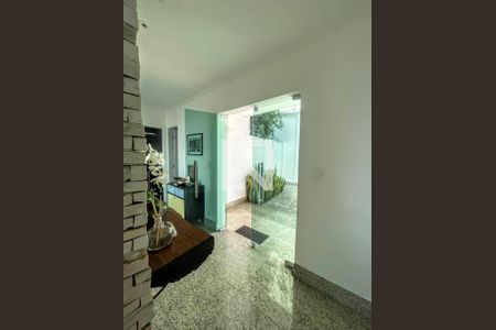 Casa à venda com 290m², 4 quartos e 3 vagas Casa à venda com 290m², 4 quartos e 3 vagassala