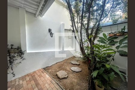 Casa à venda com 290m², 4 quartos e 3 vagas Casa à venda com 290m², 4 quartos e 3 vagasquintal