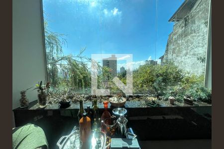 Casa à venda com 290m², 4 quartos e 3 vagas Casa à venda com 290m², 4 quartos e 3 vagasvaranda