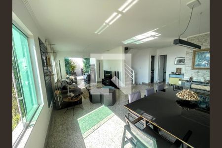 Casa à venda com 290m², 4 quartos e 3 vagas Casa à venda com 290m², 4 quartos e 3 vagassala