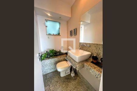 Casa à venda com 290m², 4 quartos e 3 vagas Casa à venda com 290m², 4 quartos e 3 vagaslavabo