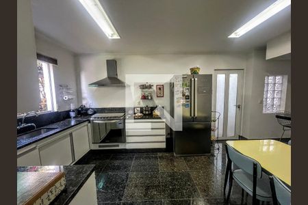Casa à venda com 290m², 4 quartos e 3 vagas Casa à venda com 290m², 4 quartos e 3 vagasCozinha