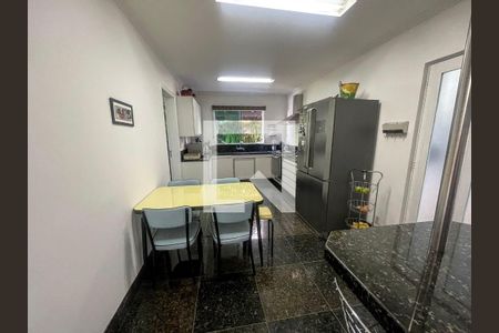 Casa à venda com 290m², 4 quartos e 3 vagas Casa à venda com 290m², 4 quartos e 3 vagasCozinha