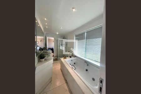 Casa à venda com 290m², 4 quartos e 3 vagas Casa à venda com 290m², 4 quartos e 3 vagasbanheiro 2