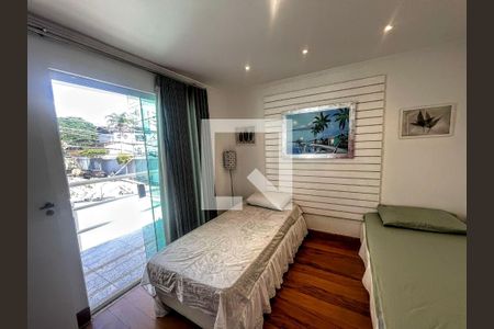 Casa à venda com 290m², 4 quartos e 3 vagas Casa à venda com 290m², 4 quartos e 3 vagasquarto 1