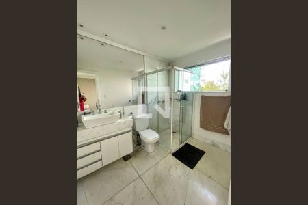 Casa à venda com 290m², 4 quartos e 3 vagas Casa à venda com 290m², 4 quartos e 3 vagasbanheiro 1