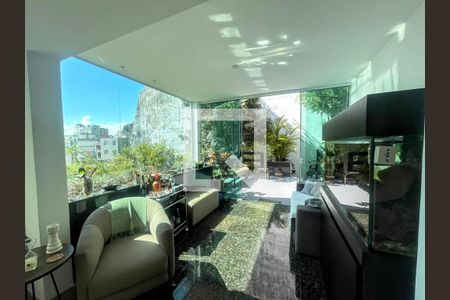 Casa à venda com 290m², 4 quartos e 3 vagas Casa à venda com 290m², 4 quartos e 3 vagassala