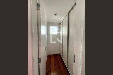 Casa à venda com 290m², 4 quartos e 3 vagas Casa à venda com 290m², 4 quartos e 3 vagascloset