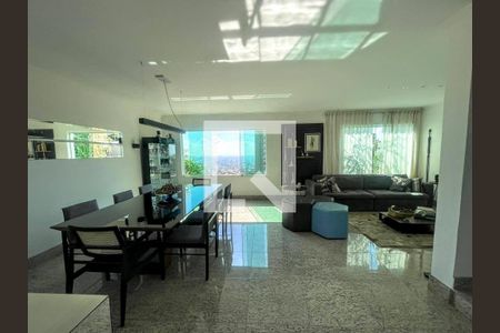 Casa à venda com 290m², 4 quartos e 3 vagas Casa à venda com 290m², 4 quartos e 3 vagassala