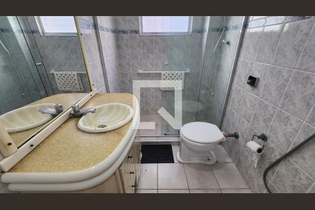 Banheiro de apartamento para alugar com 1 quarto, 66m² em Ponta da Praia, Santos