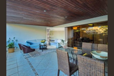 Apartamento à venda com 220m², 4 quartos e 3 vagas Apartamento à venda com 220m², 4 quartos e 3 vagasVaranda Sala