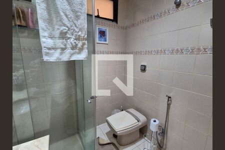 Apartamento à venda com 220m², 4 quartos e 3 vagas Apartamento à venda com 220m², 4 quartos e 3 vagasBanheiro social