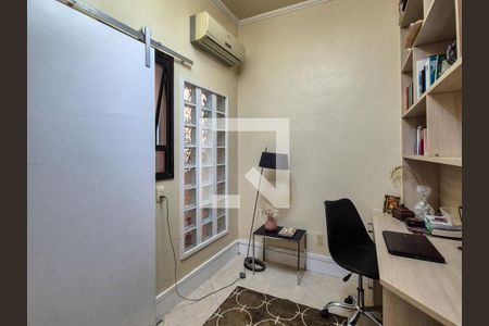 Apartamento à venda com 220m², 4 quartos e 3 vagas Apartamento à venda com 220m², 4 quartos e 3 vagasEscritório