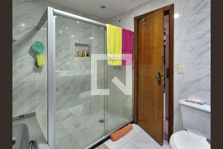 Apartamento à venda com 220m², 4 quartos e 3 vagas Apartamento à venda com 220m², 4 quartos e 3 vagasBanheiro da Suíte 2