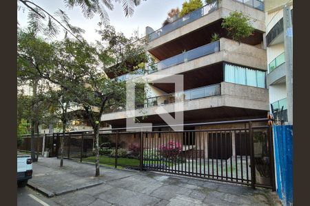 Apartamento à venda com 220m², 4 quartos e 3 vagas Apartamento à venda com 220m², 4 quartos e 3 vagasFachada do Prédio