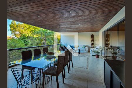 Apartamento à venda com 220m², 4 quartos e 3 vagas Apartamento à venda com 220m², 4 quartos e 3 vagasVaranda Sala