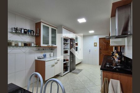 Apartamento à venda com 220m², 4 quartos e 3 vagas Apartamento à venda com 220m², 4 quartos e 3 vagasCozinha