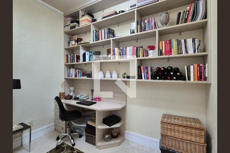 Apartamento à venda com 220m², 4 quartos e 3 vagas Apartamento à venda com 220m², 4 quartos e 3 vagasEscritório