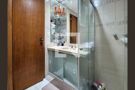 Apartamento à venda com 220m², 4 quartos e 3 vagas Apartamento à venda com 220m², 4 quartos e 3 vagasBanheiro social