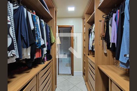 Apartamento à venda com 220m², 4 quartos e 3 vagas Apartamento à venda com 220m², 4 quartos e 3 vagasCloset da suíte 2