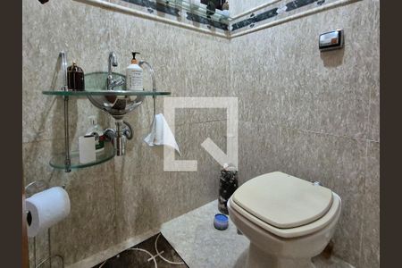 Apartamento à venda com 220m², 4 quartos e 3 vagas Apartamento à venda com 220m², 4 quartos e 3 vagasLavabo