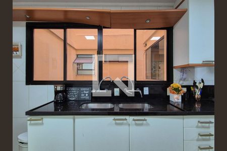 Apartamento à venda com 220m², 4 quartos e 3 vagas Apartamento à venda com 220m², 4 quartos e 3 vagasCozinha