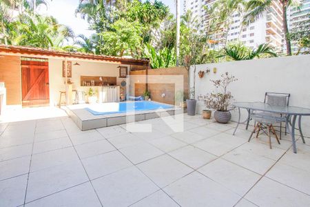 Quintal frente de casa de condomínio à venda com 3 quartos, 145m² em Barra da Tijuca, Rio de Janeiro