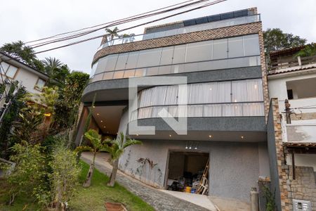 Casa de condomínio à venda com 600m², 5 quartos e 4 vagasFachada