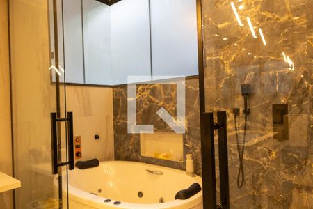 Casa de condomínio à venda com 600m², 5 quartos e 4 vagasBanheiro Quarto 1