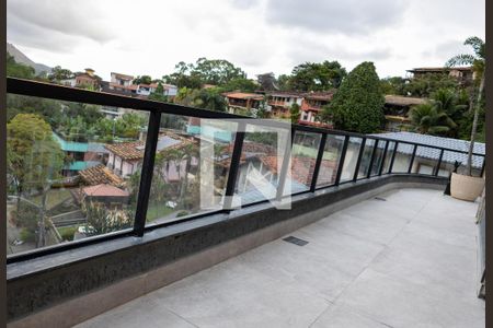 Casa de condomínio à venda com 600m², 5 quartos e 4 vagasVaranda
