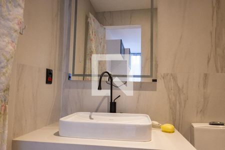 Casa de condomínio à venda com 600m², 5 quartos e 4 vagasBanheiro 2