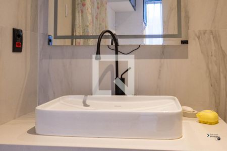 Casa de condomínio à venda com 600m², 5 quartos e 4 vagasBanheiro 2