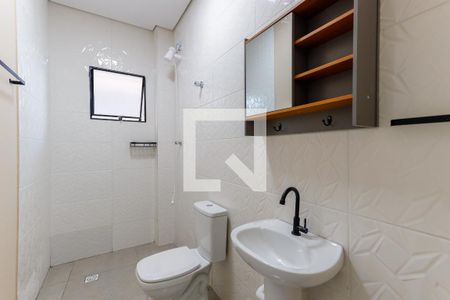 Banheiro de apartamento para alugar com 1 quarto, 28m² em Vila Mazzei, São Paulo