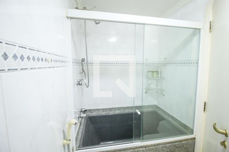 Apartamento à venda com 130m², 3 quartos e 2 vagas Apartamento à venda com 130m², 3 quartos e 2 vagasSuíte