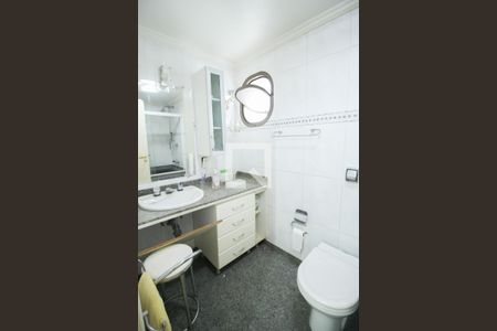 Apartamento à venda com 130m², 3 quartos e 2 vagas Apartamento à venda com 130m², 3 quartos e 2 vagasSuíte