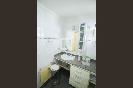 Apartamento à venda com 130m², 3 quartos e 2 vagas Apartamento à venda com 130m², 3 quartos e 2 vagasSuíte