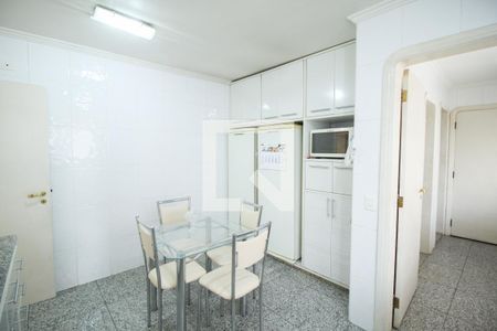 Apartamento à venda com 130m², 3 quartos e 2 vagas Apartamento à venda com 130m², 3 quartos e 2 vagasCozinha