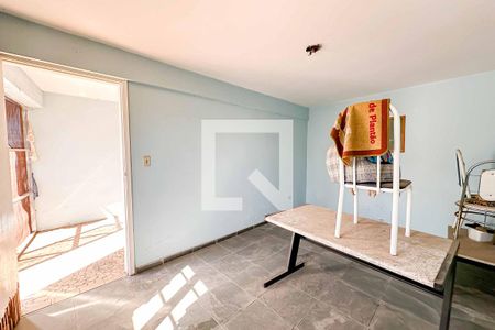 Casa à venda com 268m², 3 quartos e 4 vagasQuarto de Serviço