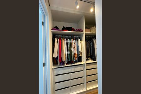 Apartamento à venda com 110m², 3 quartos e 2 vagasCloset da suíte 1