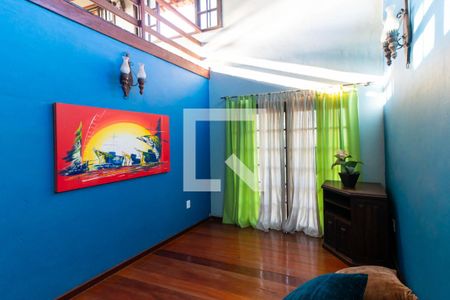 Casa à venda com 300m², 3 quartos e 3 vagas Casa à venda com 300m², 3 quartos e 3 vagasSala íntima