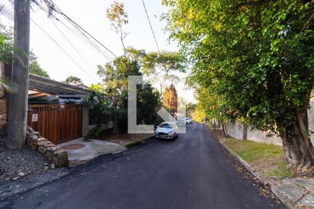 Casa à venda com 300m², 3 quartos e 3 vagas Casa à venda com 300m², 3 quartos e 3 vagasvista da rua