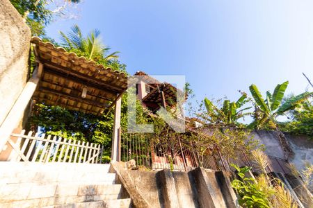 Casa à venda com 300m², 3 quartos e 3 vagas Casa à venda com 300m², 3 quartos e 3 vagasÁrea Externa