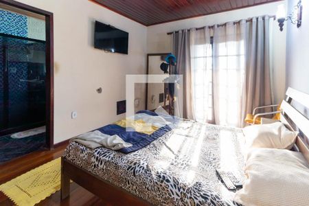 Casa à venda com 300m², 3 quartos e 3 vagas Casa à venda com 300m², 3 quartos e 3 vagasSuíte