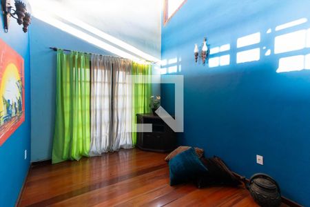 Casa à venda com 300m², 3 quartos e 3 vagas Casa à venda com 300m², 3 quartos e 3 vagasSala íntima