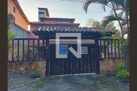 Casa à venda com 300m², 3 quartos e 3 vagas Casa à venda com 300m², 3 quartos e 3 vagasPlaquinha