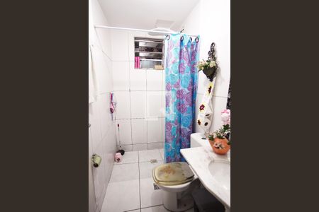 Banheiro  de apartamento à venda com 3 quartos, 90m² em Cabral, Contagem