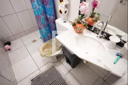 Banheiro  de apartamento à venda com 3 quartos, 90m² em Cabral, Contagem