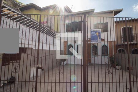 Casa à venda com 89m², 3 quartos e 2 vagas Casa à venda com 89m², 3 quartos e 2 vagasFachada