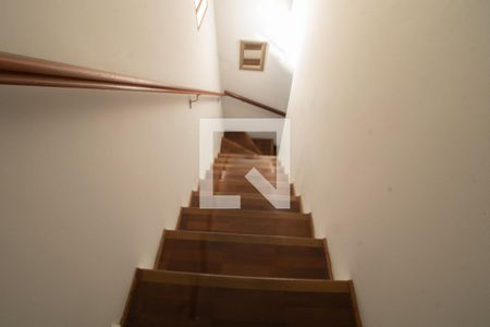 Casa à venda com 89m², 3 quartos e 2 vagas Casa à venda com 89m², 3 quartos e 2 vagasEscada