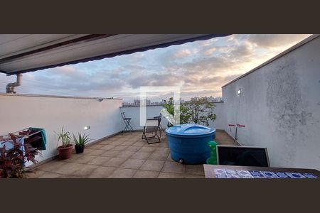 Apartamento à venda com 136m², 2 quartos e 2 vagasCobertura